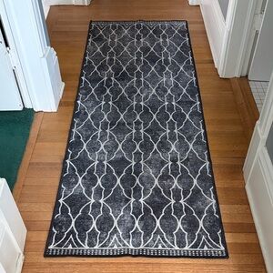 Ruggable Grogu Trellis Black/Gray Elegant Runner Rug
